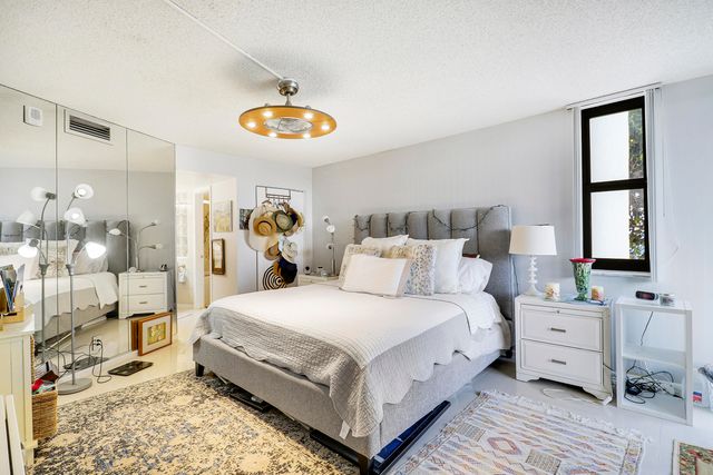 5420 N Ocean Drive 204, Singer Island, FL 33404