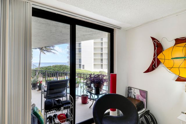 5420 N Ocean Drive 204, Singer Island, FL 33404