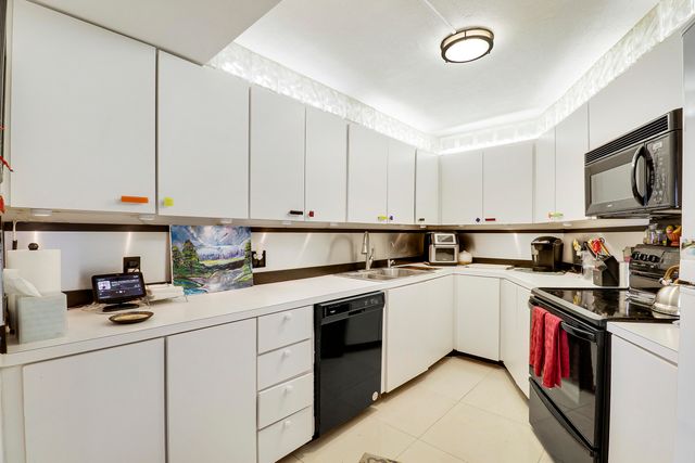 5420 N Ocean Drive 204, Singer Island, FL 33404
