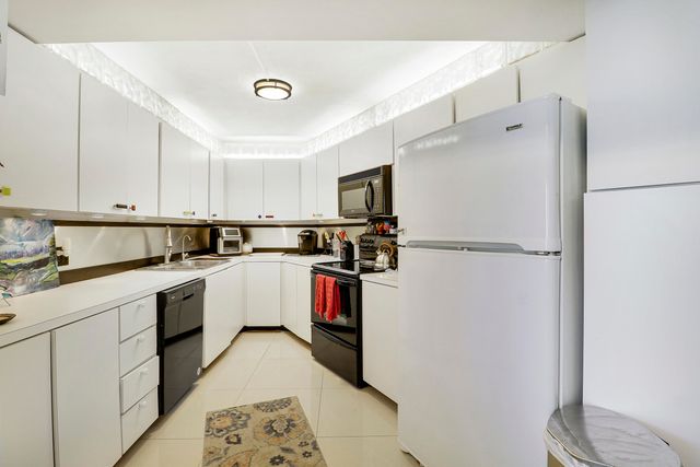 5420 N Ocean Drive 204, Singer Island, FL 33404