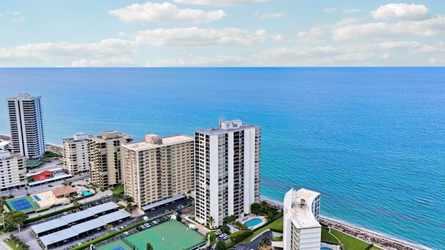5420 N Ocean Drive 204, Singer Island, FL 33404