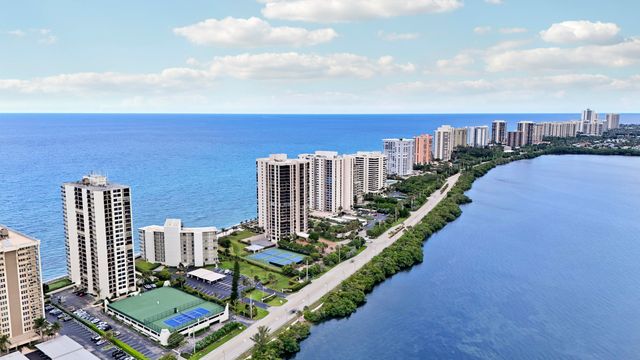 5420 N Ocean Drive 204, Singer Island, FL 33404