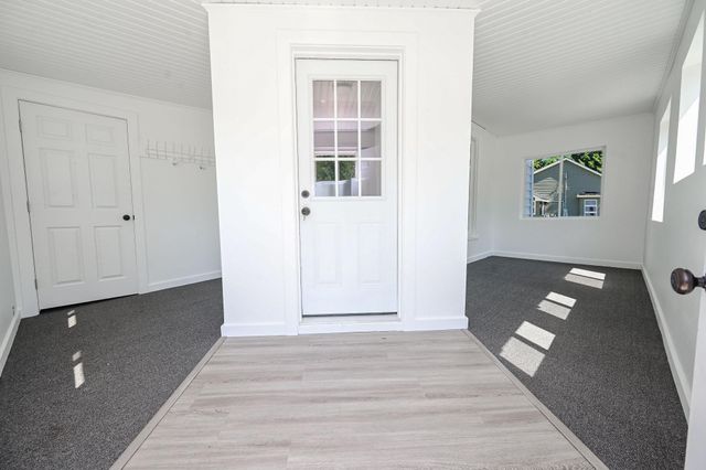 825 Jackson Street, Lamont, IA 50650