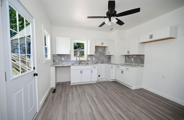 825 Jackson Street, Lamont, IA 50650