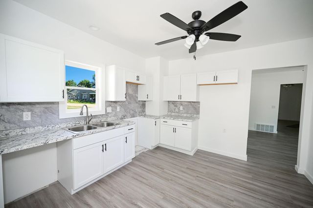 825 Jackson Street, Lamont, IA 50650