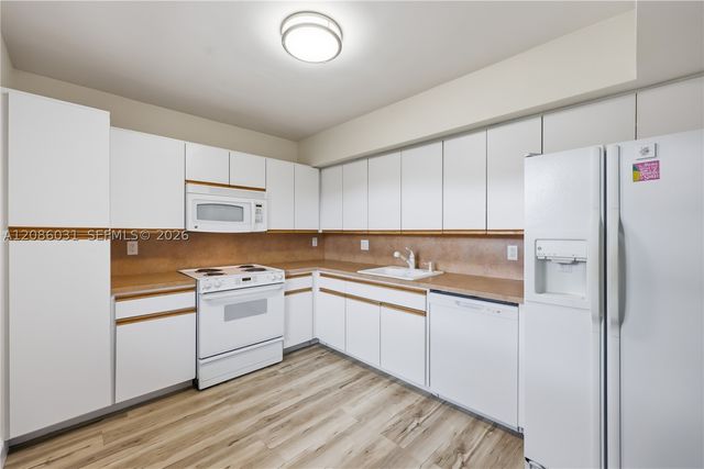 555 Oaks Ln 309, Pompano Beach, FL 33069