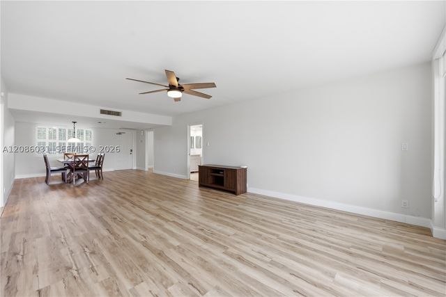 555 Oaks Ln 309, Pompano Beach, FL 33069