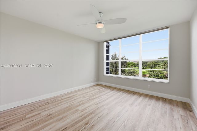555 Oaks Ln 309, Pompano Beach, FL 33069