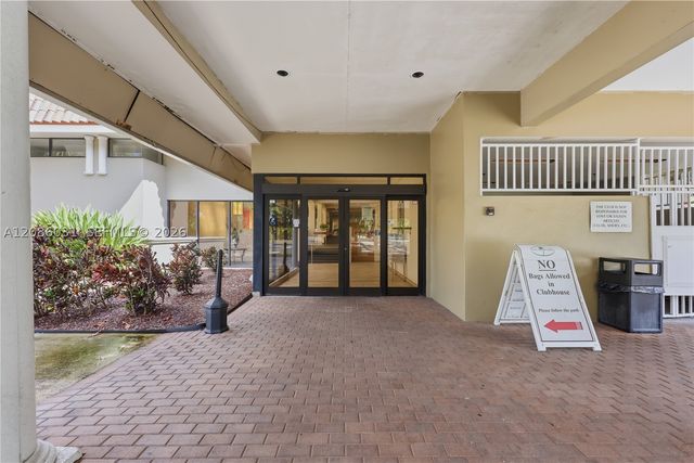 555 Oaks Ln 309, Pompano Beach, FL 33069