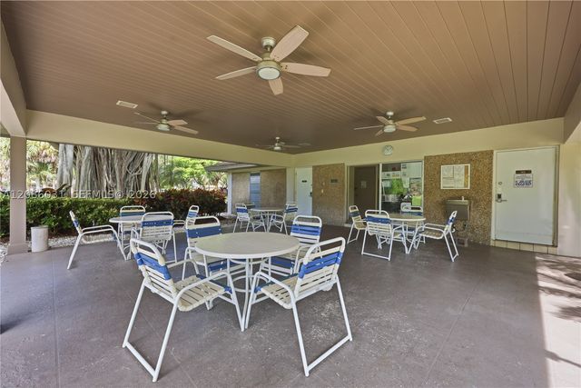 555 Oaks Ln 309, Pompano Beach, FL 33069