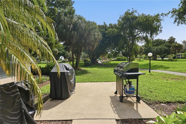 555 Oaks Ln 309, Pompano Beach, FL 33069