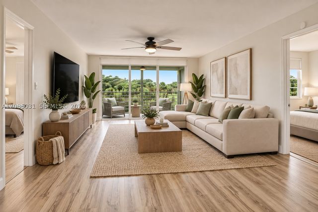 555 Oaks Ln 309, Pompano Beach, FL 33069