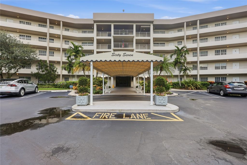 555 Oaks Ln 309, Pompano Beach, FL 33069
