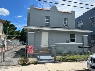 922 NW 2nd St, Miami, FL 33128