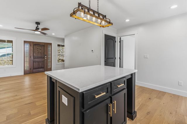1265 Cliffs Edge Road, East Bernstadt, KY 40729