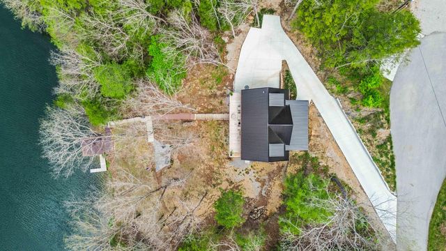 1265 Cliffs Edge Road, East Bernstadt, KY 40729