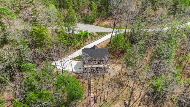 1265 Cliffs Edge Road, East Bernstadt, KY 40729