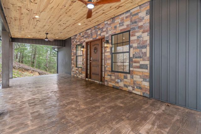 1265 Cliffs Edge Road, East Bernstadt, KY 40729