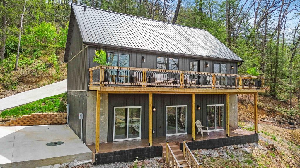 1265 Cliffs Edge Road, East Bernstadt, KY 40729