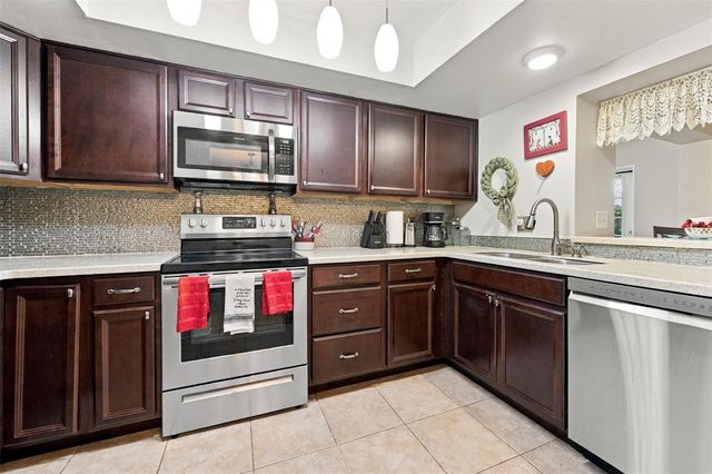 8352 ANNWOOD ROAD 8352, Seminole, FL 33777