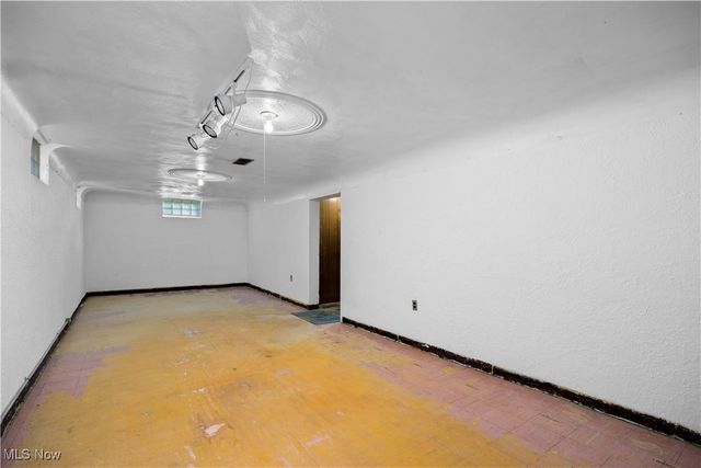 439 Larkin Avenue, Akron, OH 44305