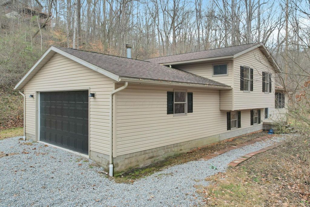 1889 Wolverine Drive, Sugar Grove, OH 43155