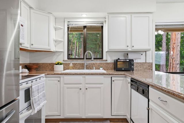 4061 Cedar Dr, Georgetown, CA 95634
