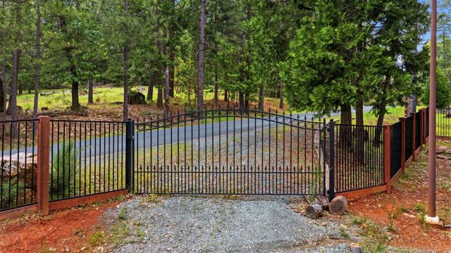 4061 Cedar Dr, Georgetown, CA 95634