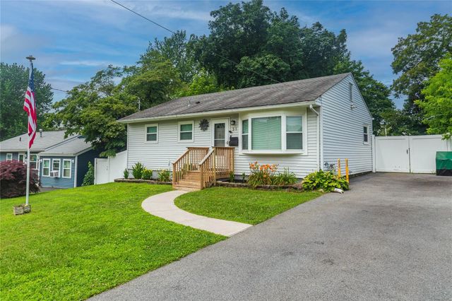 31 Peter Cooper Drive, Hyde Park, NY 12601