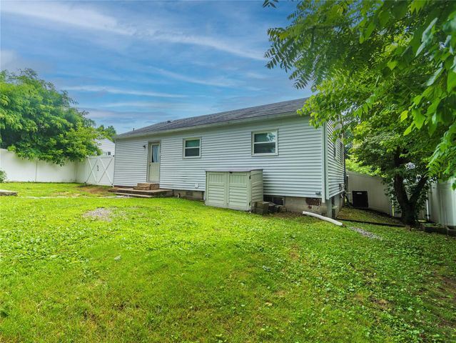 31 Peter Cooper Drive, Hyde Park, NY 12601