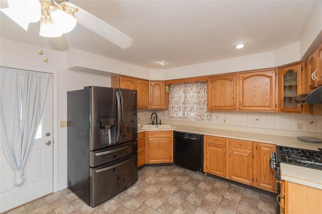 31 Peter Cooper Drive, Hyde Park, NY 12601
