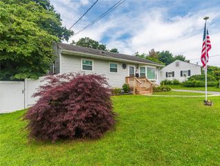 31 Peter Cooper Drive, Hyde Park, NY 12601