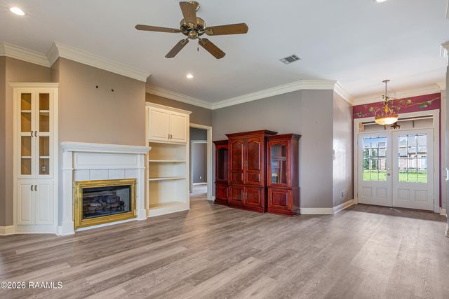 408 Bon Mange Circle, Lafayette, LA 70506