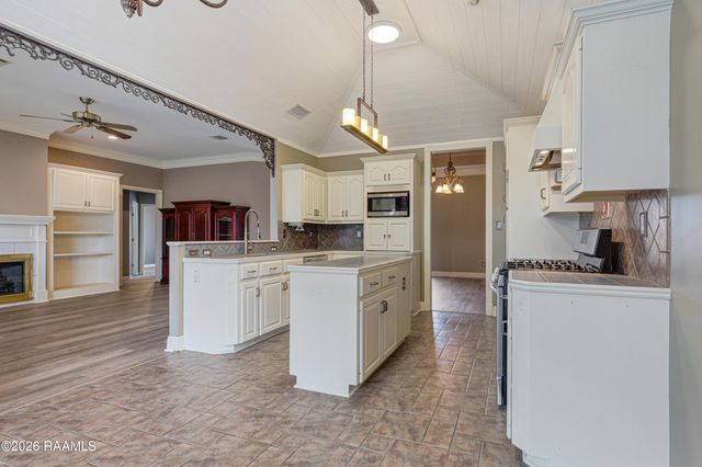 408 Bon Mange Circle, Lafayette, LA 70506