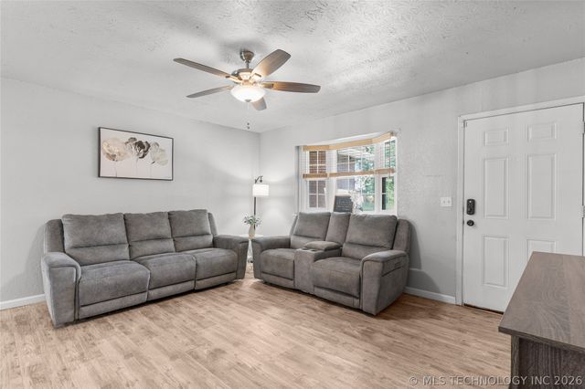 11880 E 38th Street, Tulsa, OK 74146