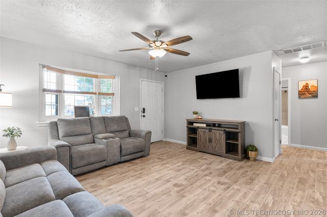 11880 E 38th Street, Tulsa, OK 74146