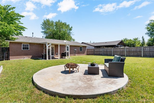11880 E 38th Street, Tulsa, OK 74146