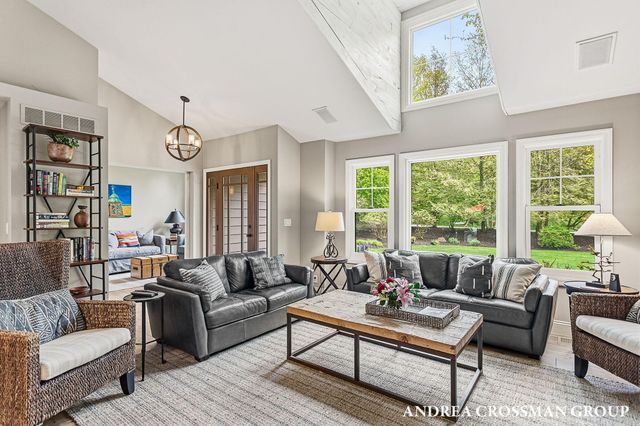 2338 Lakeshore Drive, Ganges Twp, MI 49408