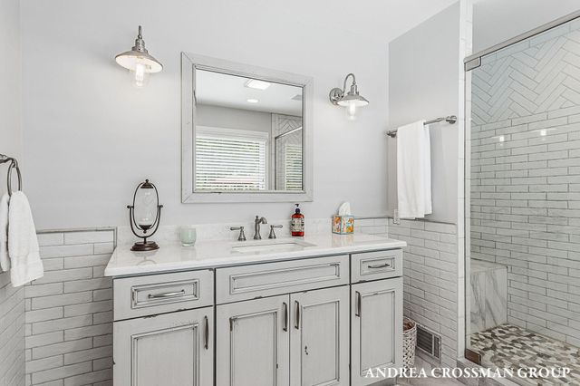 2338 Lakeshore Drive, Ganges Twp, MI 49408