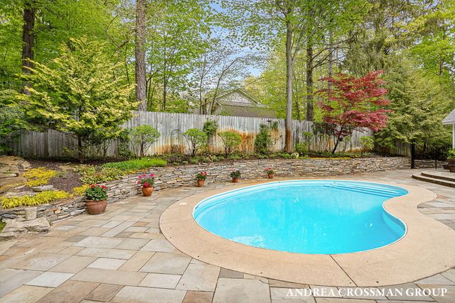 2338 Lakeshore Drive, Ganges Twp, MI 49408