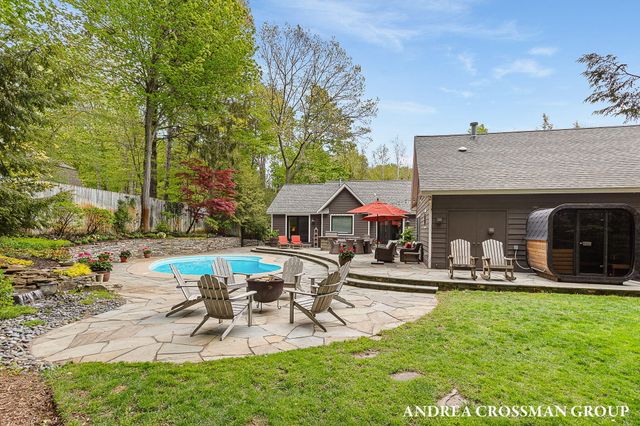 2338 Lakeshore Drive, Ganges Twp, MI 49408