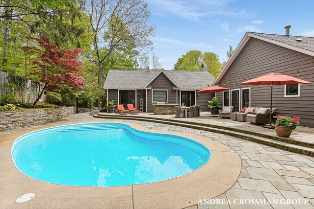 2338 Lakeshore Drive, Ganges Twp, MI 49408