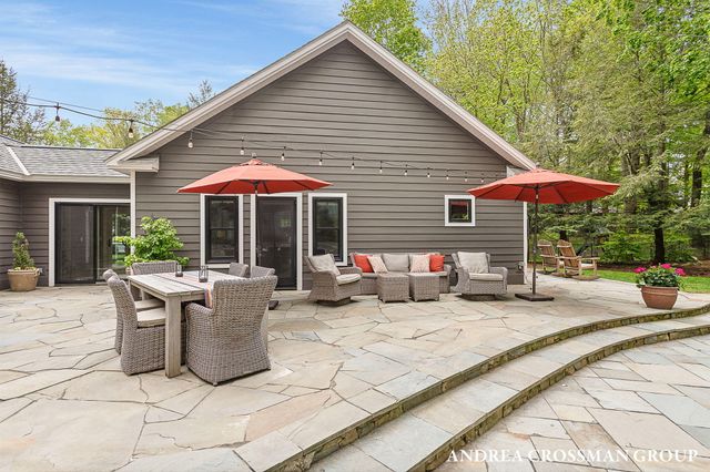 2338 Lakeshore Drive, Ganges Twp, MI 49408