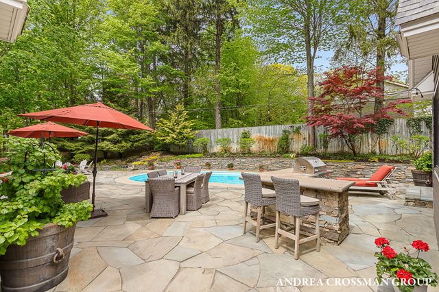 2338 Lakeshore Drive, Ganges Twp, MI 49408