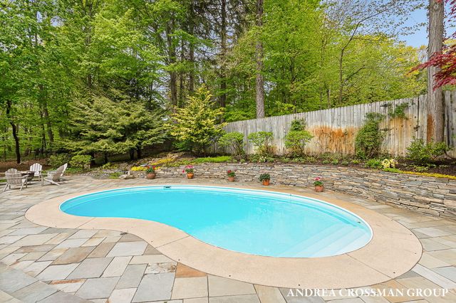 2338 Lakeshore Drive, Ganges Twp, MI 49408