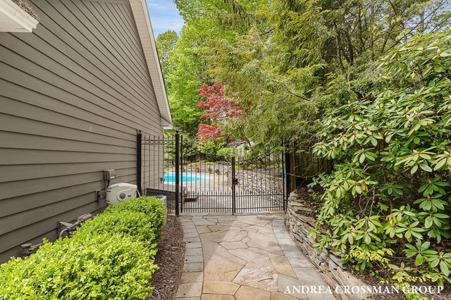 2338 Lakeshore Drive, Ganges Twp, MI 49408