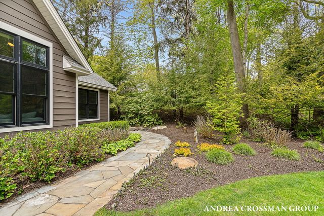 2338 Lakeshore Drive, Ganges Twp, MI 49408