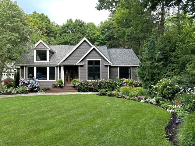 2338 Lakeshore Drive, Ganges Twp, MI 49408