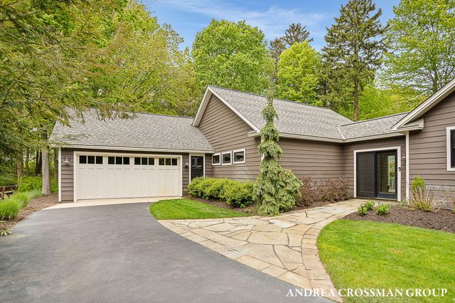 2338 Lakeshore Drive, Ganges Twp, MI 49408