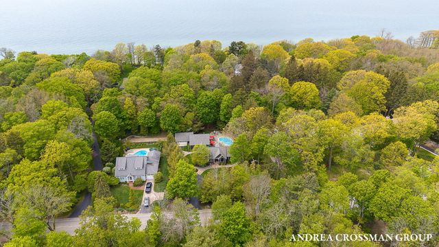 2338 Lakeshore Drive, Ganges Twp, MI 49408